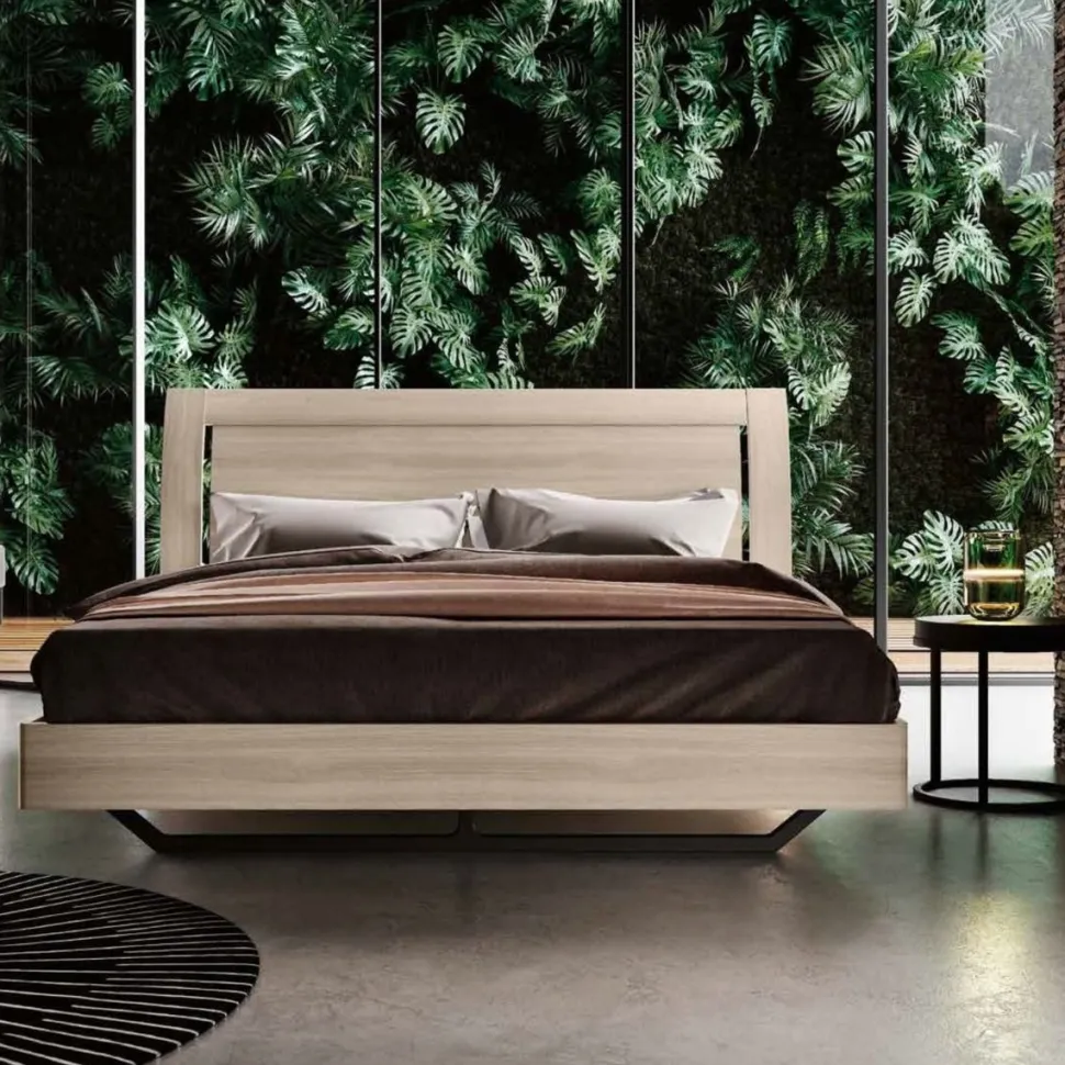 Letto matrimoniale moderno in Olmo con piede in metallo disponibile in vari colori