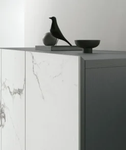 Madia 4 ante con piedini Artemide disponibile in vari colori