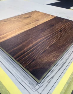 Madia 3 ante laccato OPACO con zoccolo Iacopo con serigrafia