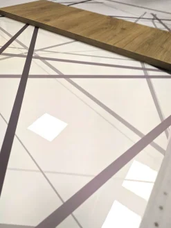Madia 3 ante linea Olimpo finitura Bianco Lucido e Rovere Kadiz con serigrafia