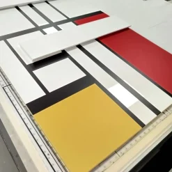 Madia 3 ante linea Sax in finitura Bianco Lucido con serigrafia Mondrian