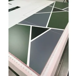 Madia 4 ante linea Tilt in finitura Bianco opaco con grafica geometrica