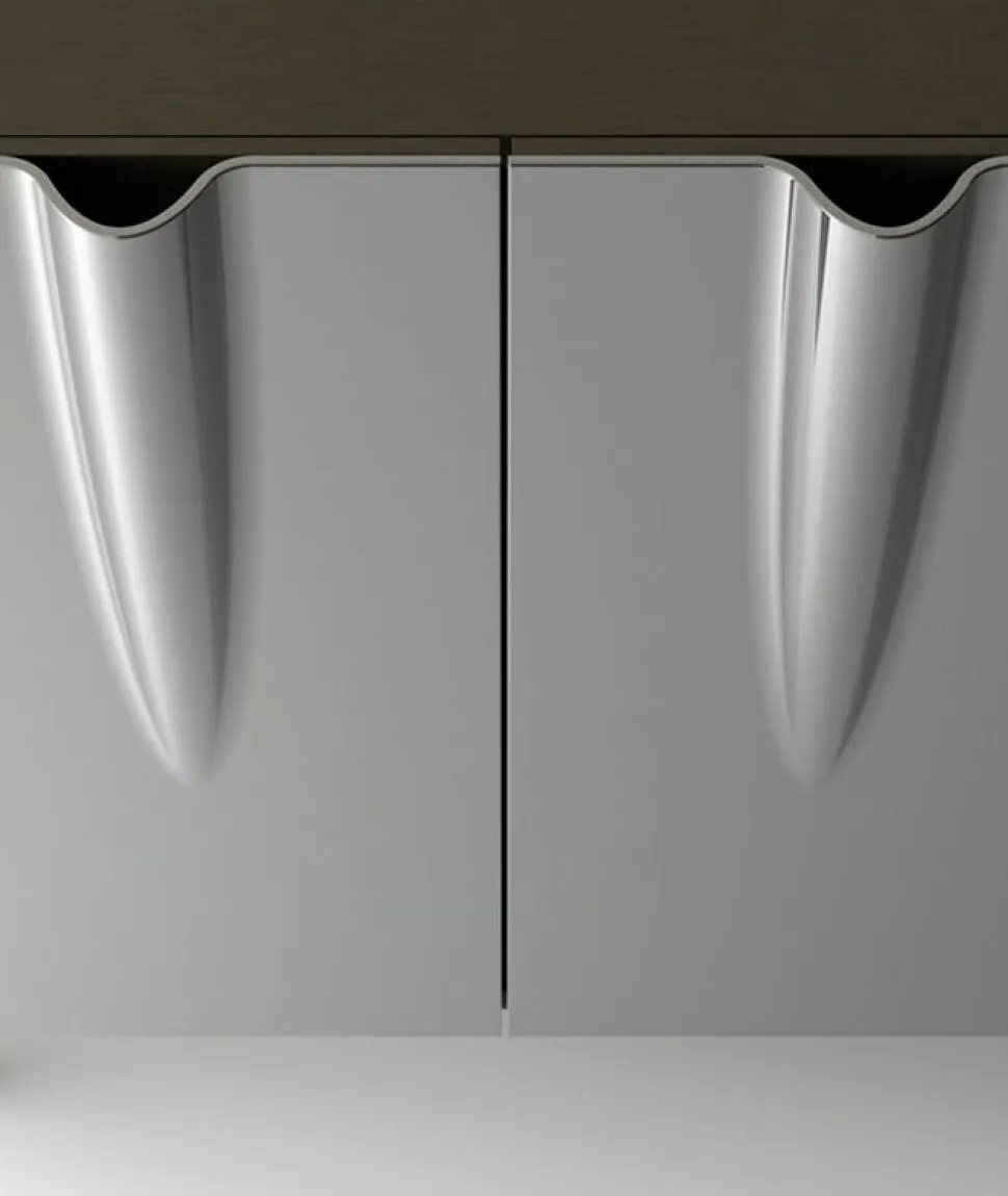 Madia con piedini e 4 ante in vetro specchio curvato Aura disponibile in vari colori