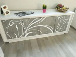 Madia linea Beton 4 ante in finitura Bianco laccato opaco con ante cemento e grafica floreale