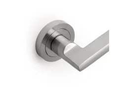 Maniglie dritte con rosette di diametro 50 mm per porte scorrevoli