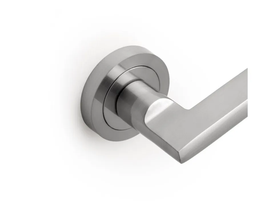 Maniglie dritte con rosette di diametro 50 mm per porte scorrevoli