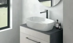 Mobile Bagno sospeso 2 casetti con lavabo in appoggio e maniglie in metallo verniciato Smart disponibile in 4 colori