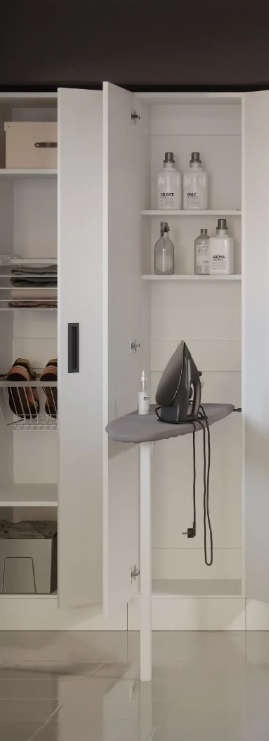 Mobile colonna 1 anta battente con asse da stiro a ribalta disponibile in vari colori