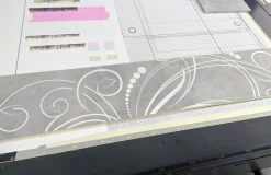 Mobile da Ingresso Denise Linea Arte – Design Moderno con Grafica Floreale