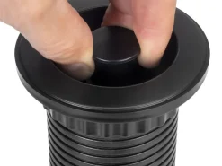 Multipresa estraibile da incasso Vertikal disponibile in 3 colori