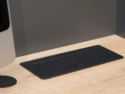 Multipresa per scrivania Atom 26, 225x111mm disponibile in 3 colori