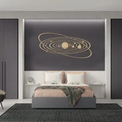 Planetario in legno traforato, finitura legno chiaro
