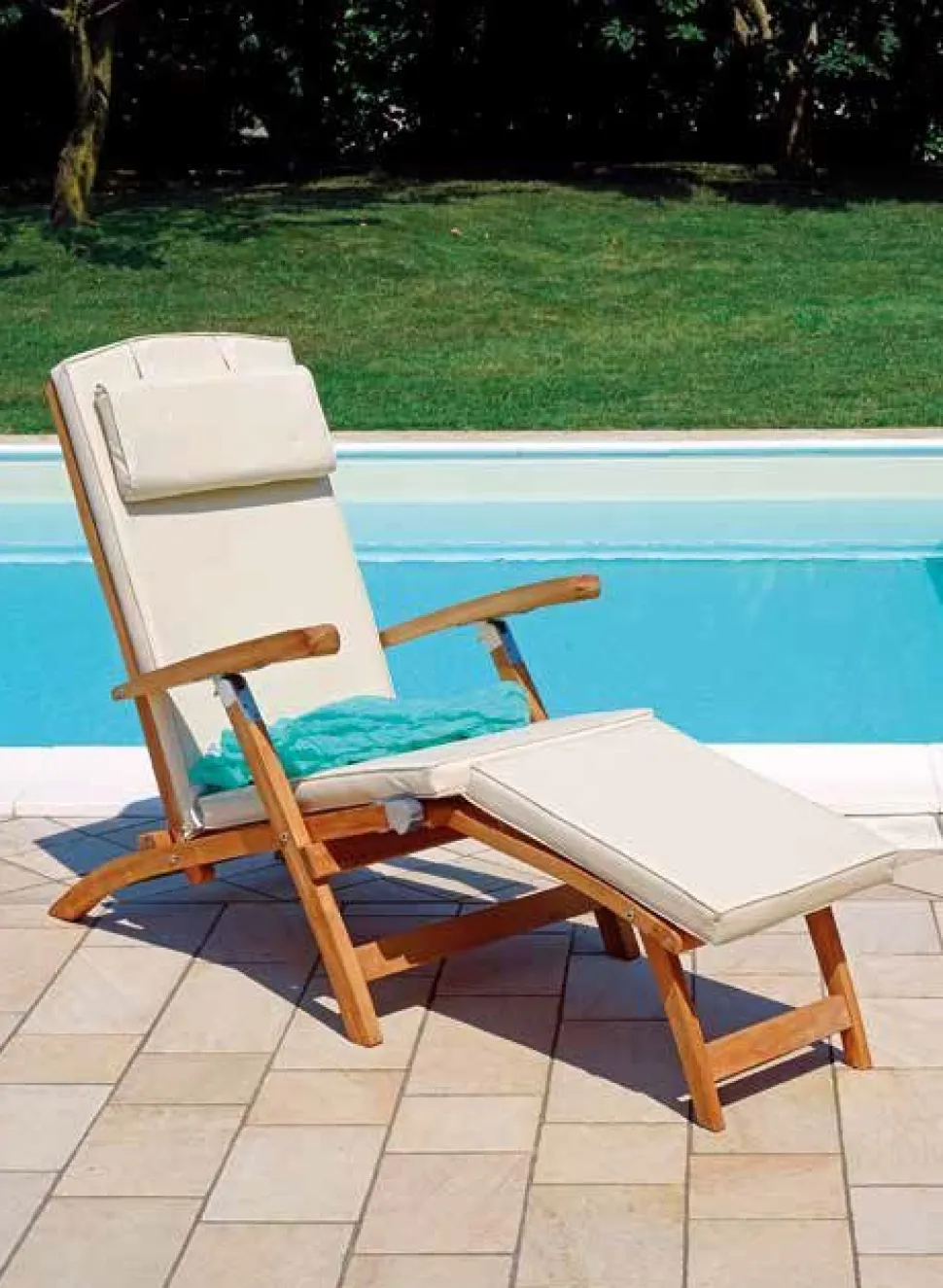 Poltrona Steamer Reclinabile in Teak con Cuscino Ecrù Sfoderabile