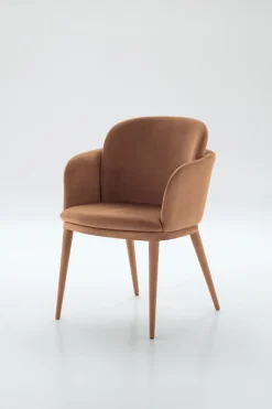 Poltroncina imbottita in tessuto Cleveland disponibile in 6 colori