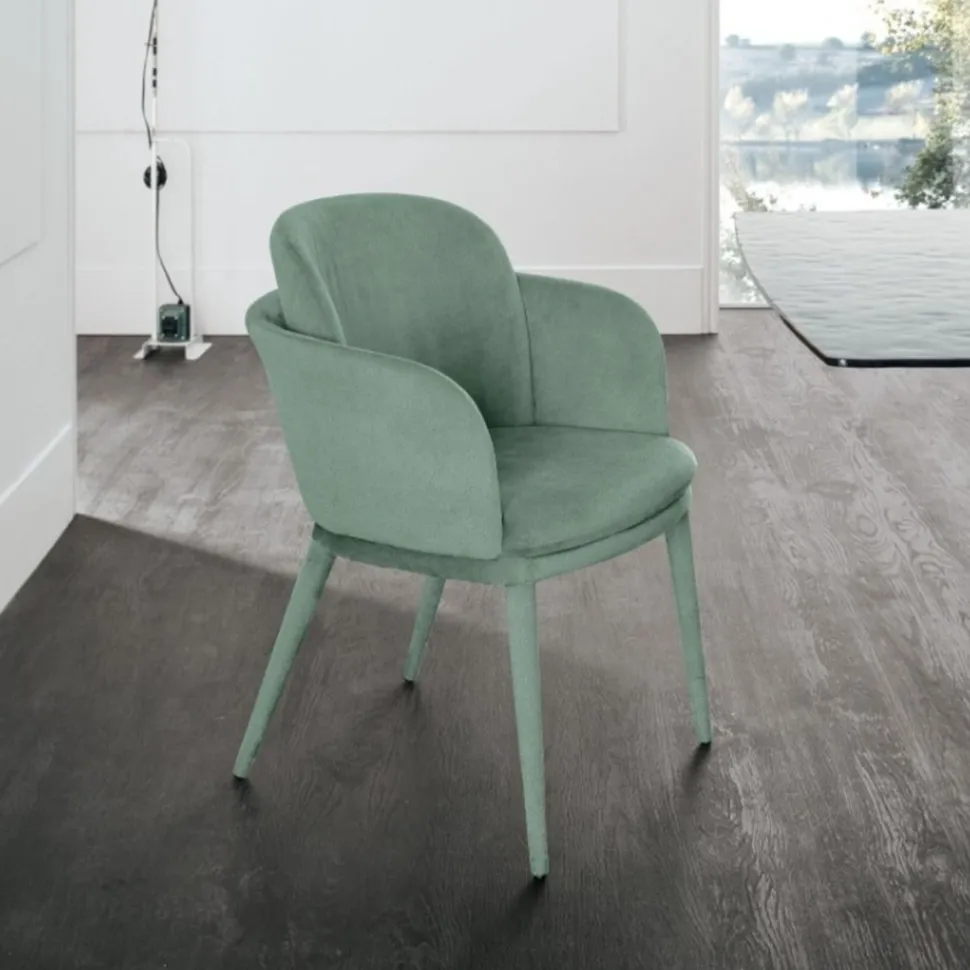Poltroncina imbottita in tessuto Cleveland disponibile in 6 colori