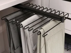 Porta pantaloni estraibile in Acciaio disponibile in 3 colori