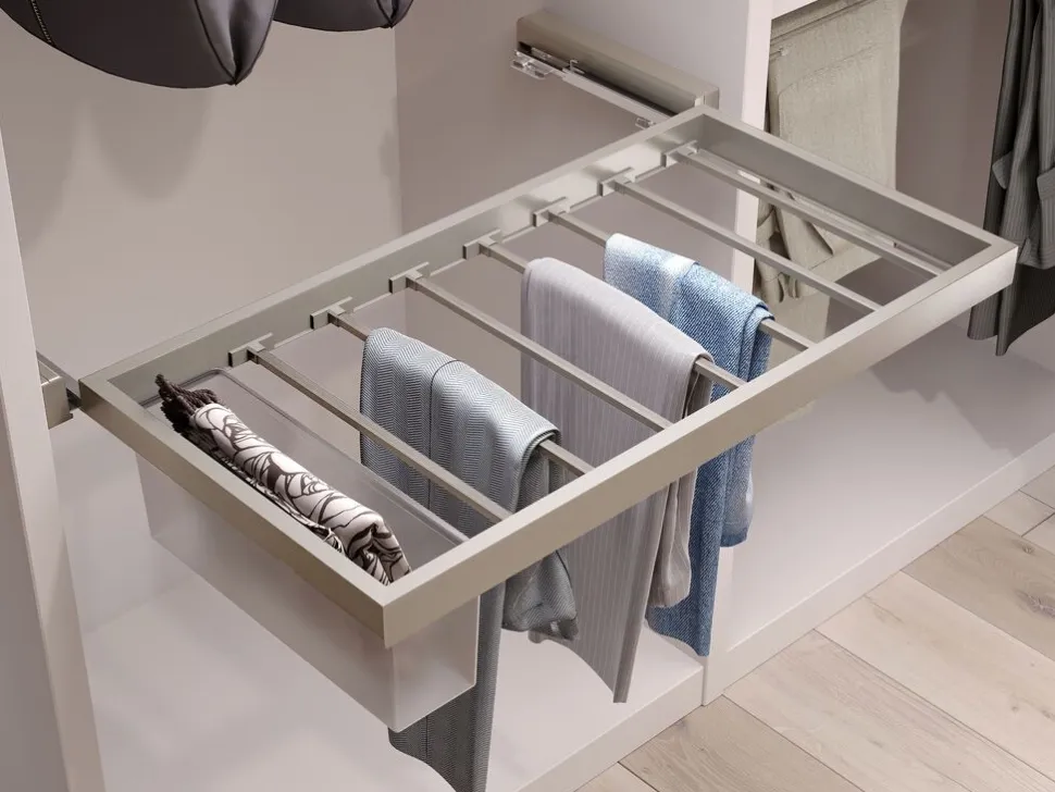 Portapantaloni regolabile con telaio di scorrimento per armadi disponibile in 2 colori e 3 misure