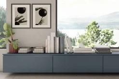 Porta tv sospeso con maniglia a gola in 20 colorazioni e 11 larghezze