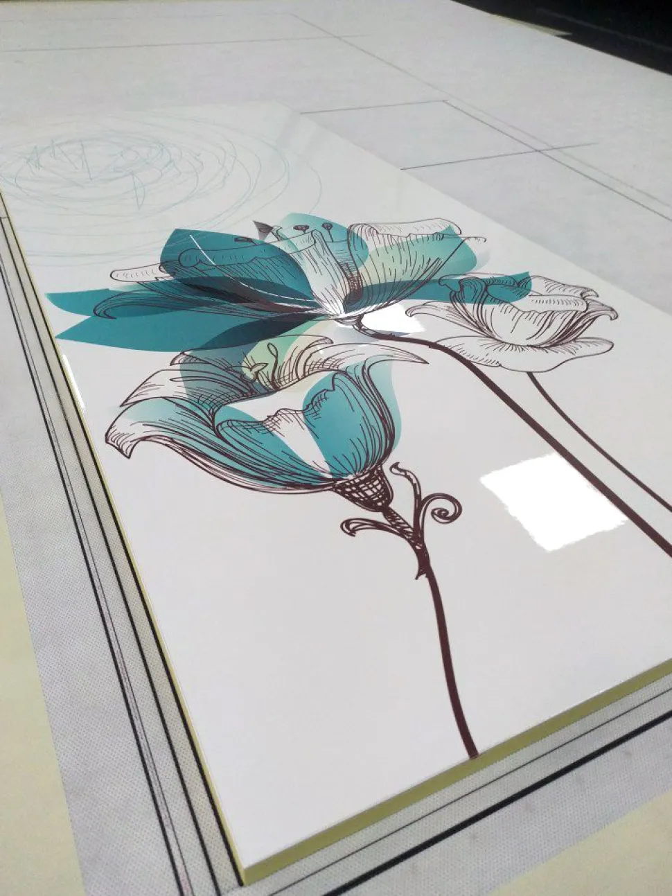 Scarpiera 2 ante linea Virgola finitura Bianco Lucido con fiore colorato