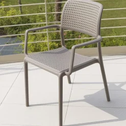 Sedia Boreale con braccioli disponibile in 4 colori