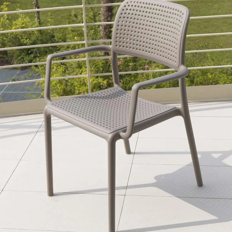 Sedia Boreale con braccioli disponibile in 4 colori
