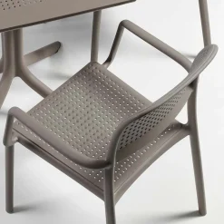 Sedia Boreale con braccioli disponibile in 4 colori