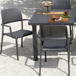 Sedia Boreale con braccioli disponibile in 4 colori