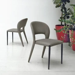 Sedia con seduta imbottita e rivestita in tessuto Fusion disponibile in 6 colori