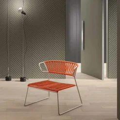 Sedia con struttura a slitta in acciaio tubolare e seduta in PVC Acquamarina
