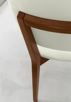 Sedia con struttura in legno e seduta imbottita in tessuto Karen
