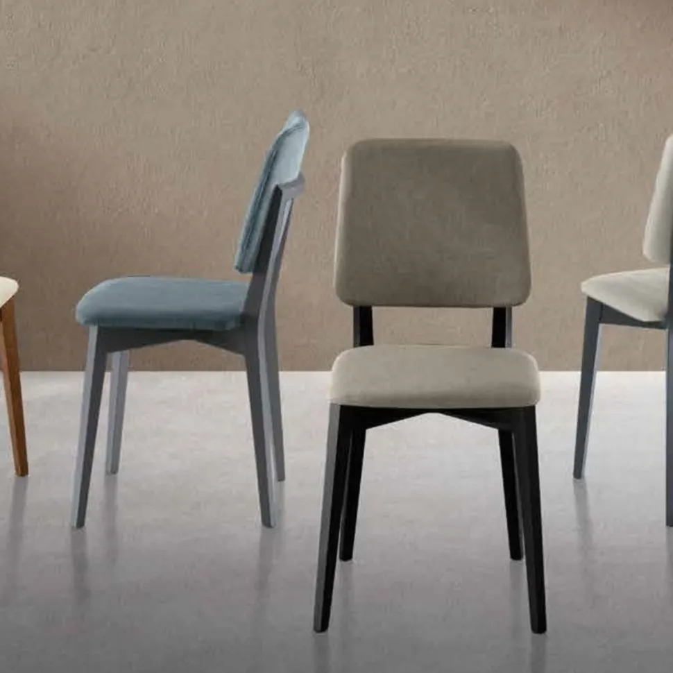 Sedia con struttura in legno e seduta imbottita in tessuto Karen
