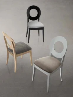 Sedia con struttura in legno e seduta imbottita in tessuto Molino