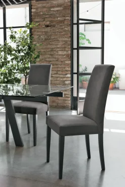 Sedia con struttura in legno e seduta imbottita Lugano disponibile in 6 colori