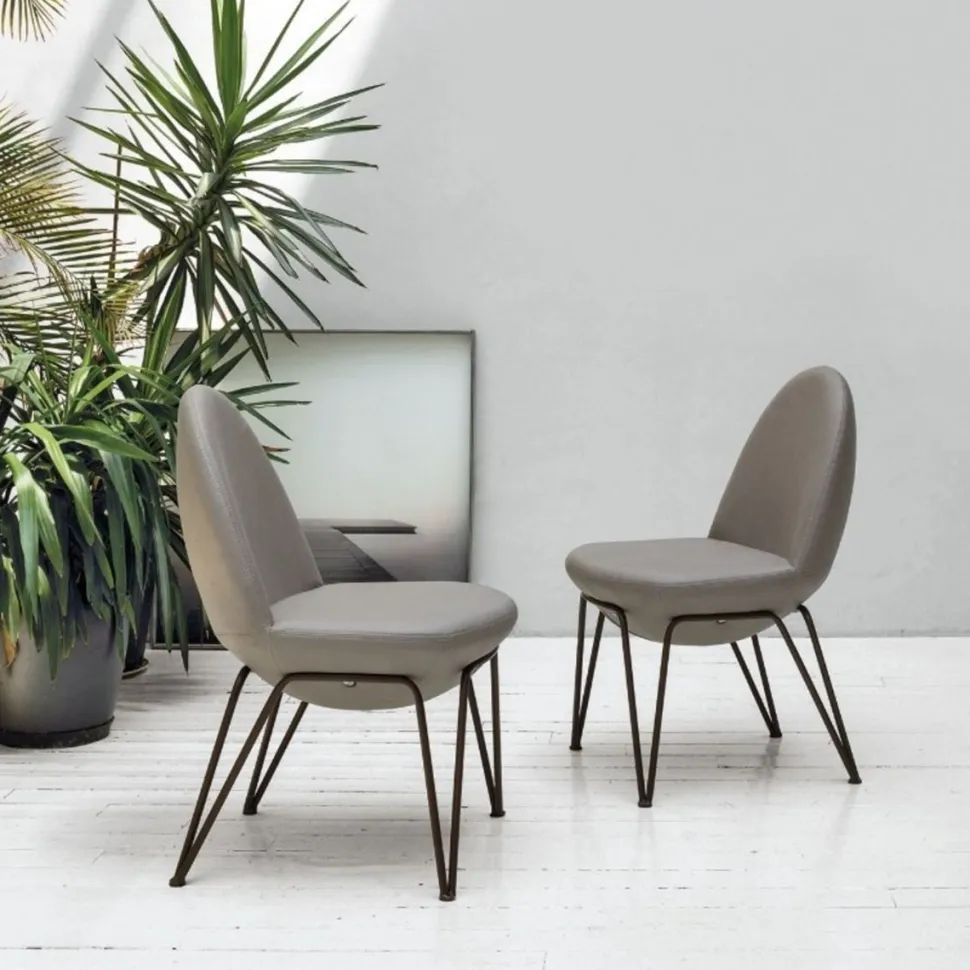 Sedia con struttura in metallo e seduta imbottita Vovo disponibile in 6 colori