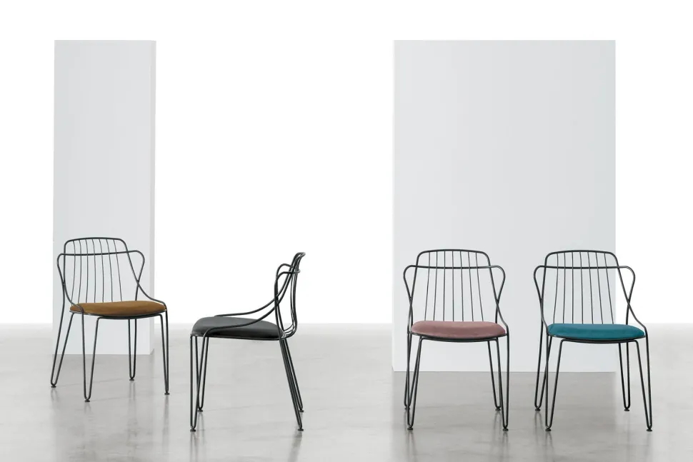 Sedia con struttura in metallo e seduta rivestita Marrakesh disponibile in 7 colori