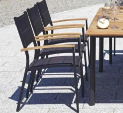 Sedia da Esterno Impilabile Tenerife in Alluminio, Teak FSC e Textilene Imbottito in 2 colori