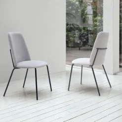 Sedia imbottita e rivestita in microfibra Easy disponibile in 6 colori