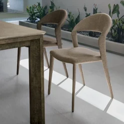 Sedia imbottita e rivestita in microfibra Denver disponibile in 9 colori