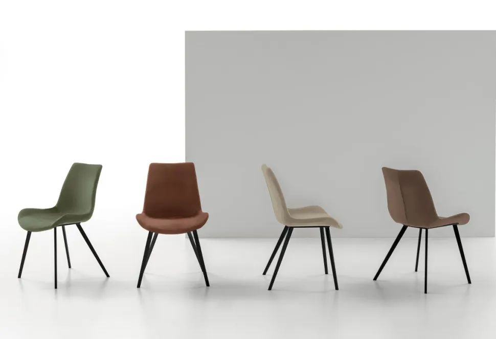 Sedia imbottita e rivestita in tessuto Malaga disponibile in 16 colori