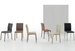 Sedia imbottita e rivestita in tessuto Glamour disponibile in vari colori