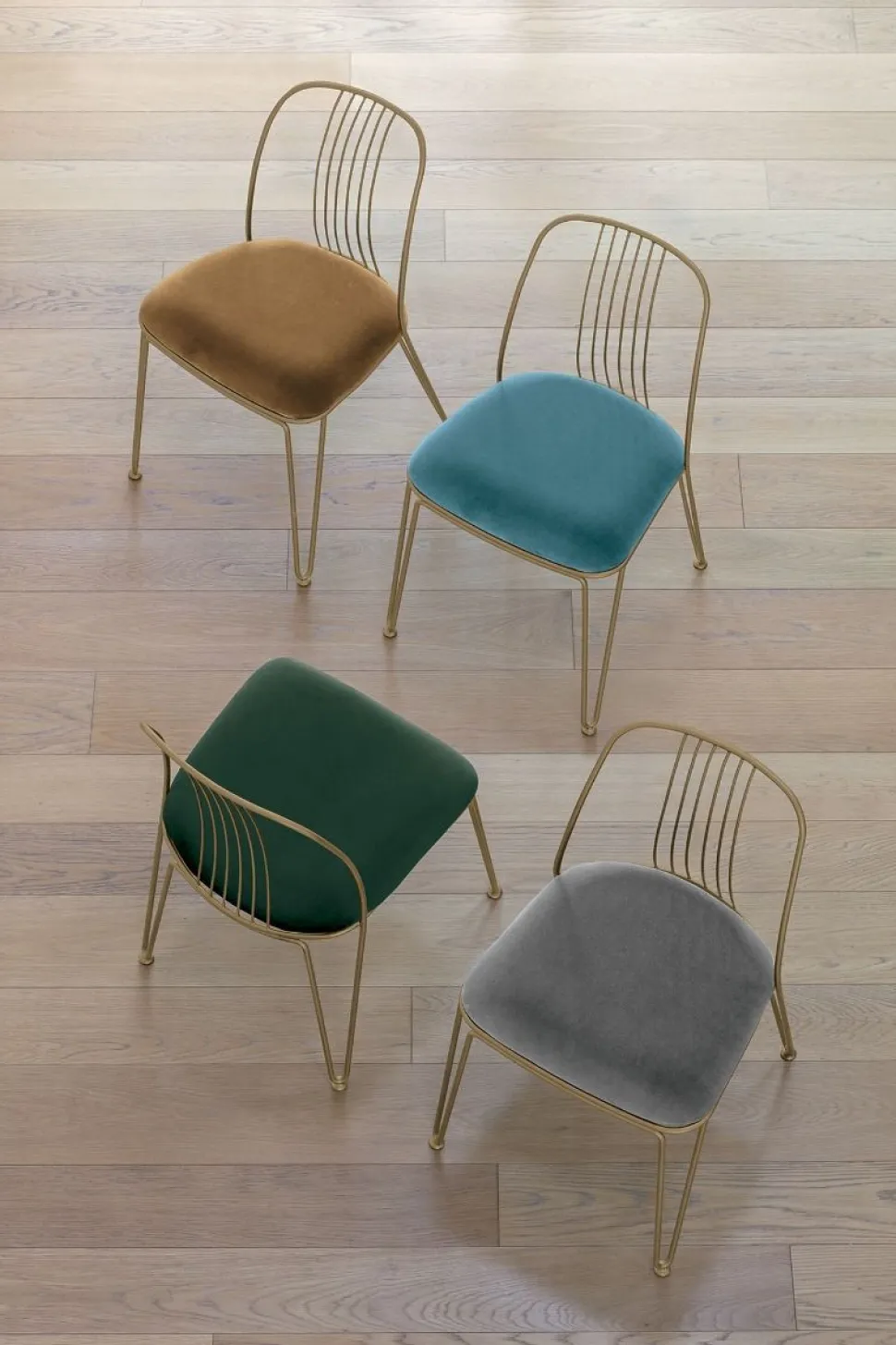 Sedia in metallo verniciato e seduta rivestita Granada disponibile in 7 colori