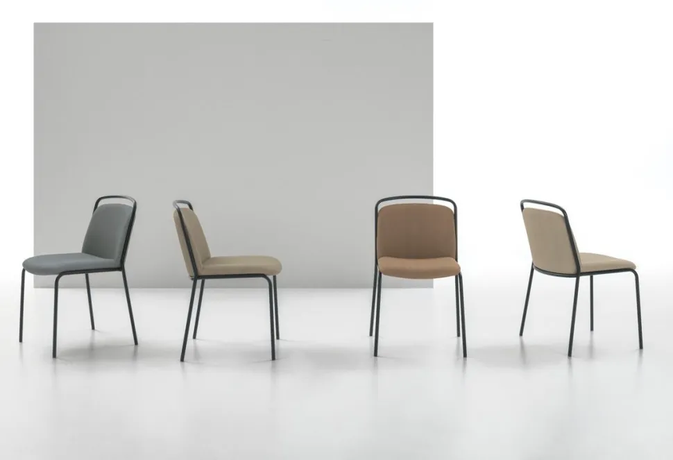 Sedia moderna imbottita e rivestita in tessuto Yoko disponibile in 6 colori