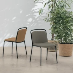Sedia moderna imbottita e rivestita in tessuto Yoko disponibile in 6 colori