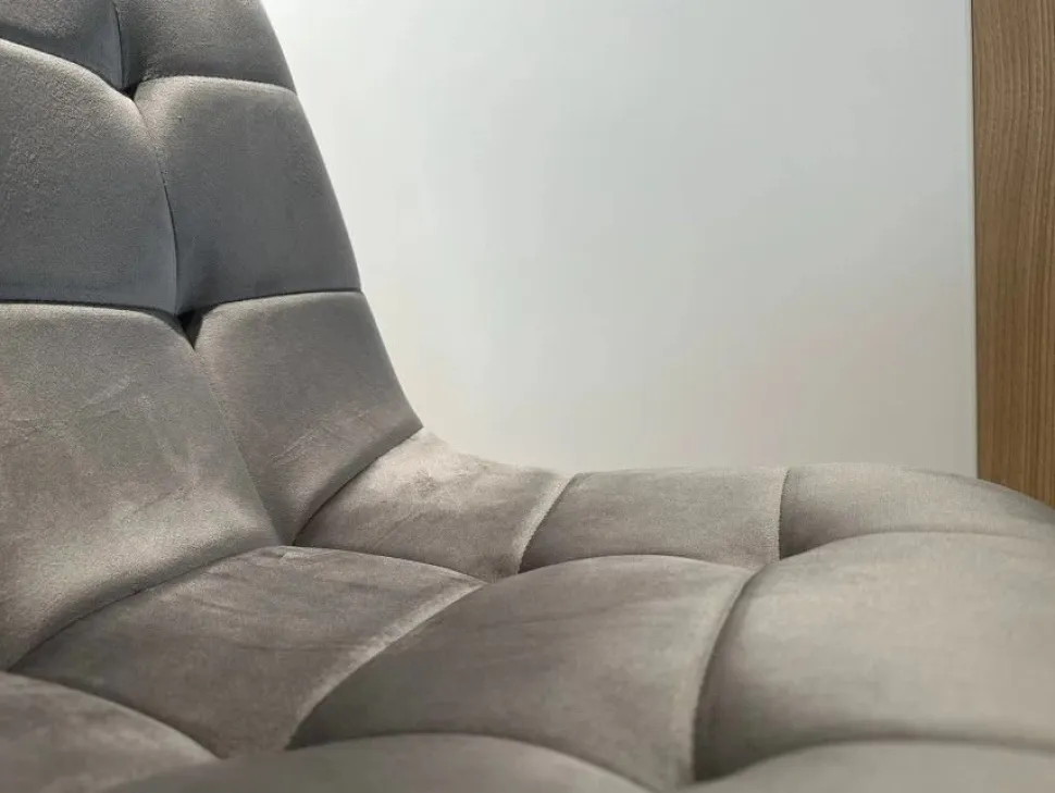 Sedia rivestita in tessuto velluto Grigio Titanio modello Tris