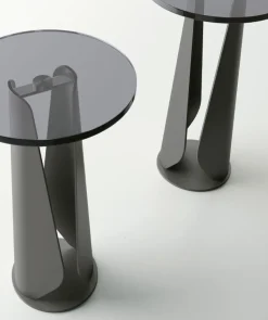 Set di due tavolini angolari con piano in vetro temprato trasparente Tile