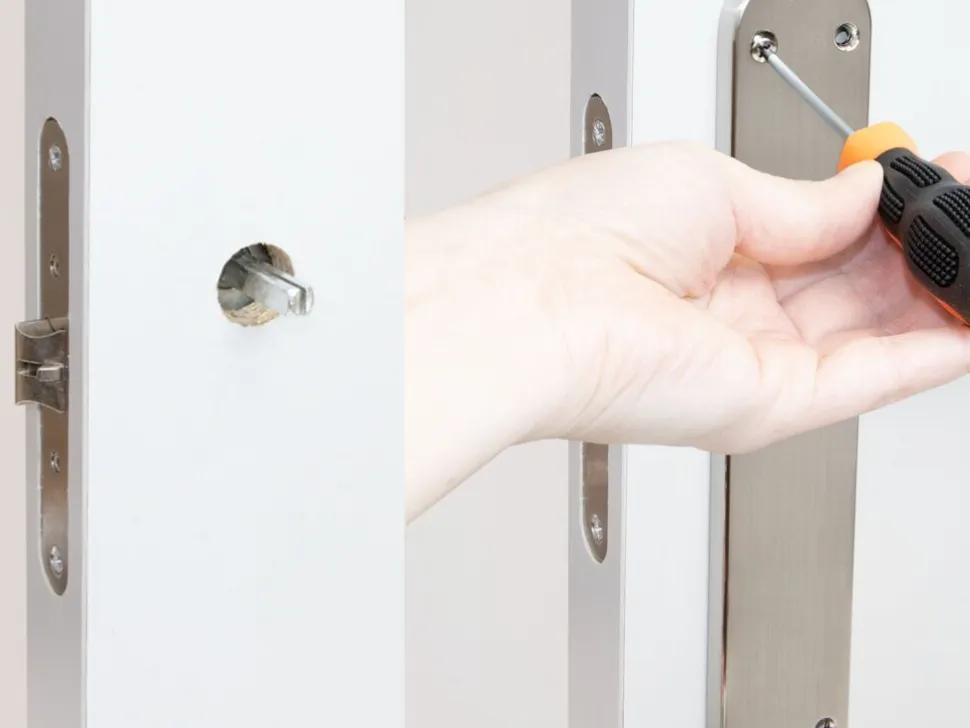 Set di maniglie per porte interne Perth con piastre 43x250 mm in Alluminio e Zama