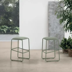 Sgabello fisso con seduta rivestita in microfibra Rubik Verde Salvia disponibile in 6 colori