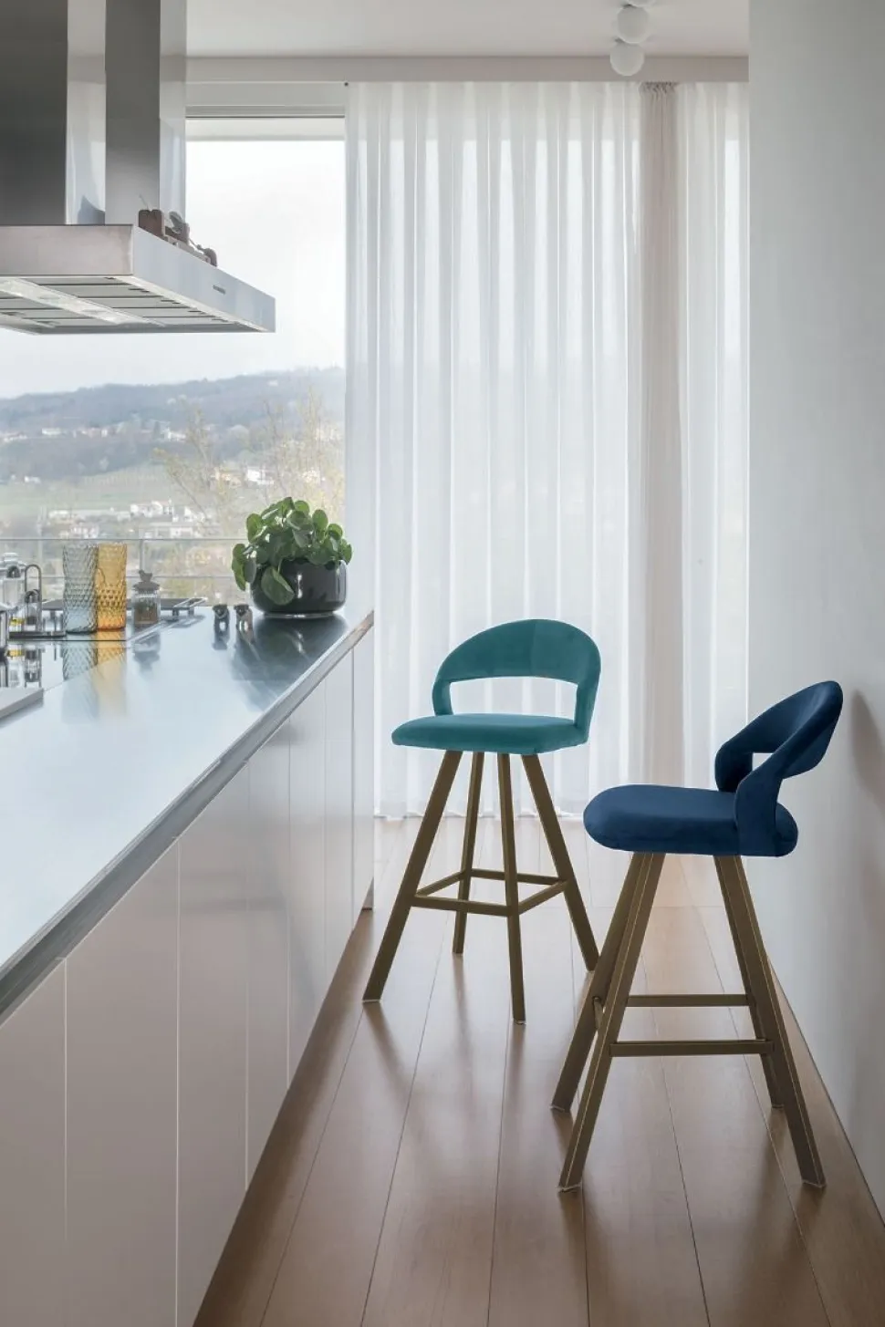 Sgabello fisso con seduta rivestita in tessuto Denver PLUS disponibile in vari colori