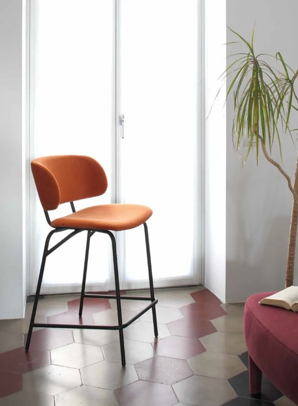 Sgabello Juliette in Tessuto disponibile in 7 colori