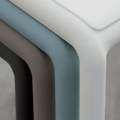 Sgabello River in Resina rinforzata con fiberglass disponibile in 6 colori